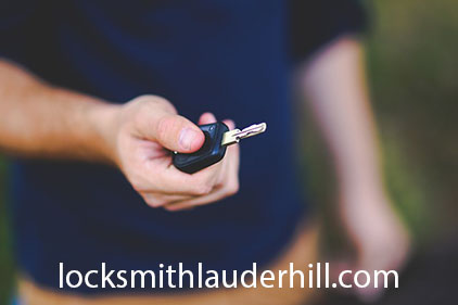 Lauderhill Car Lockout and car key replacment